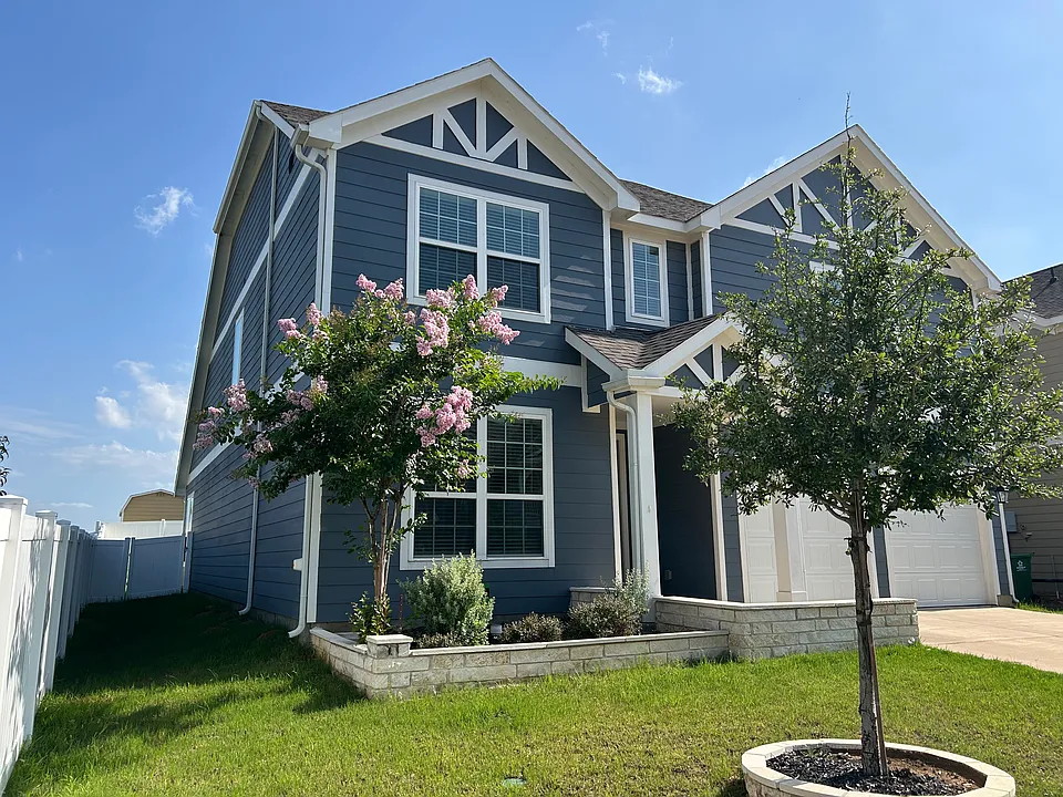 10032 Adams Ln