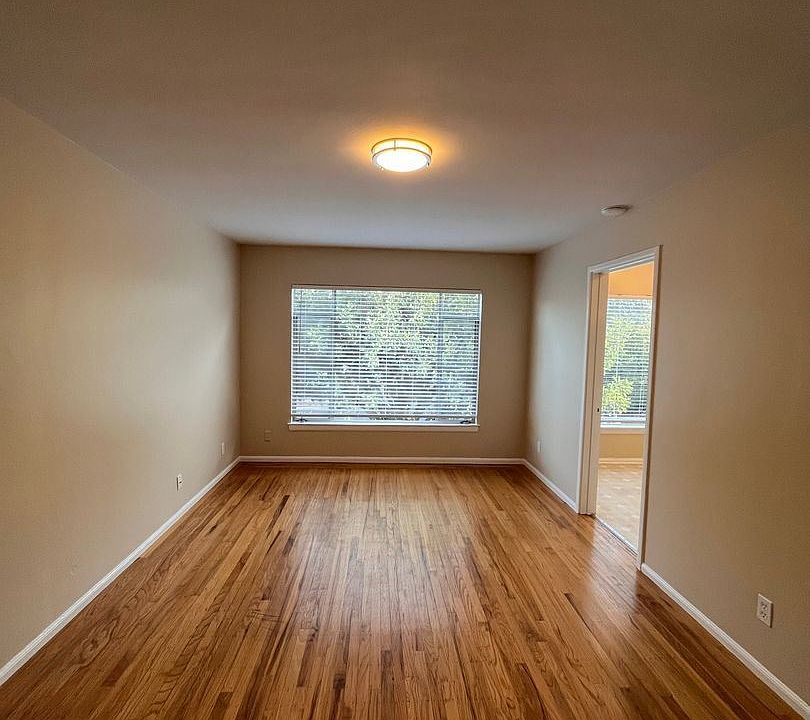 1st image of 2095 Avy Ave #8