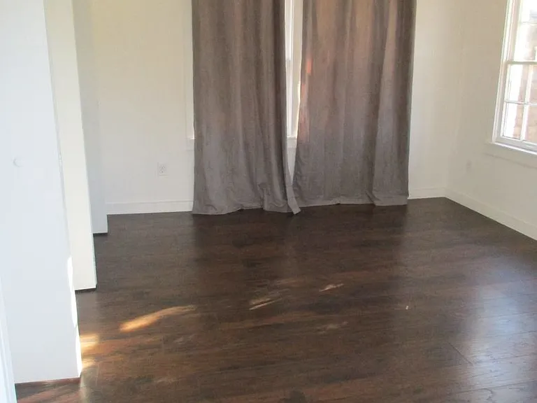 604 S Spring St — Photo 25