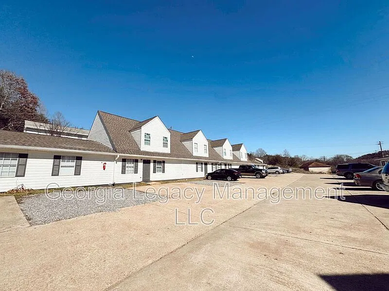3 bed, 2.0 bath, 1229 sqft, $1,310 — Photo 4