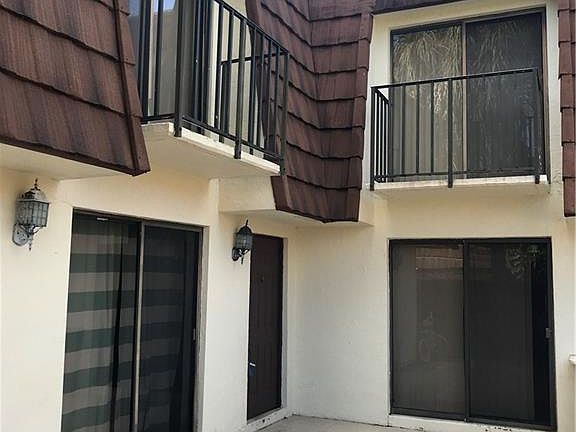 3rd image of 1456 Park Shore Cir APT 3