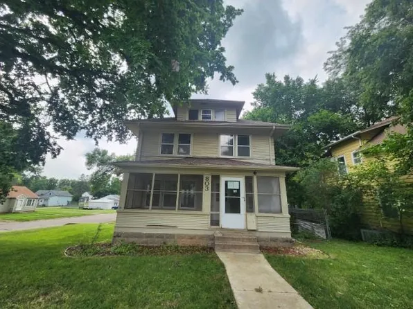 803 N 6th St, Estherville, IA 51334