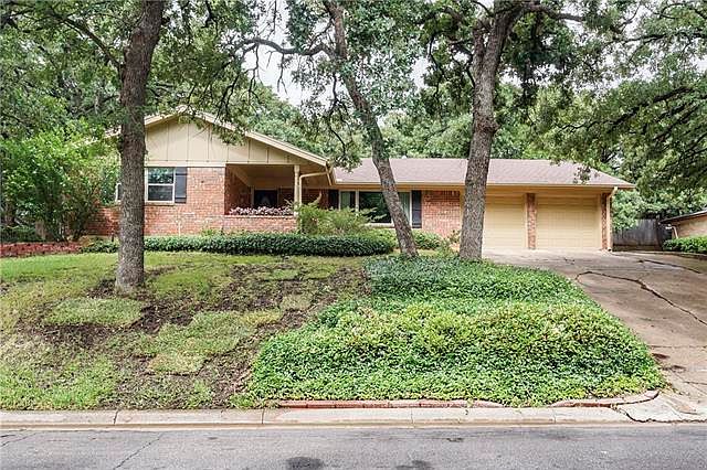 1st image of 821 Wade Dr
