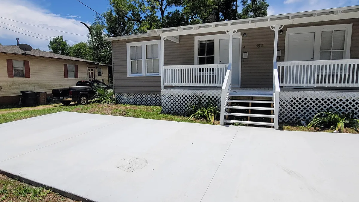 Building Photo - 1511 N Davis Hwy #A