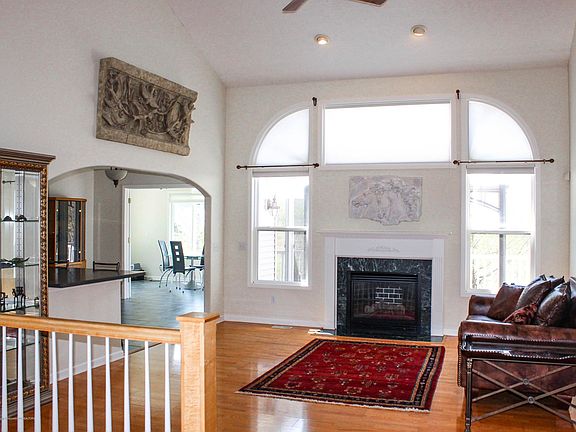 5th image of 1086 Williamsburg Ct