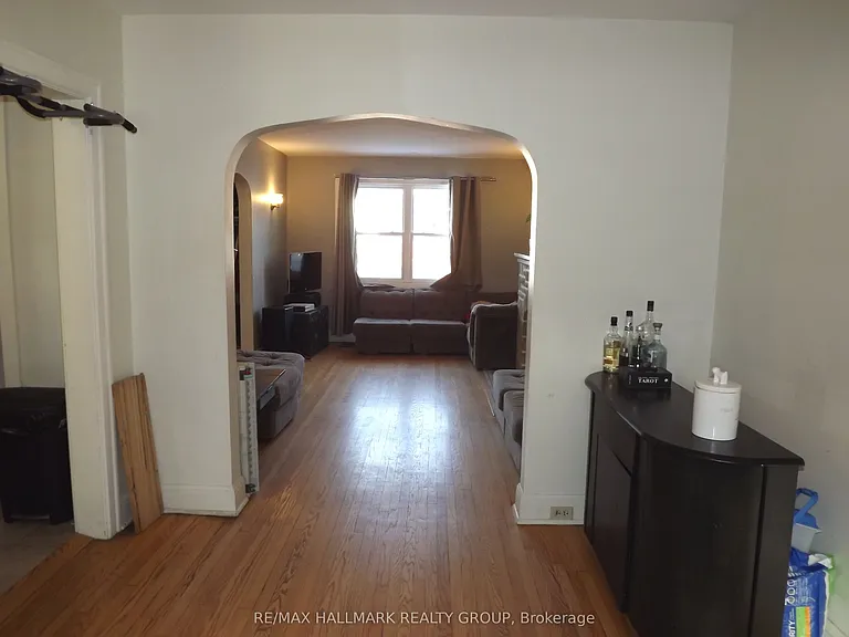 568 Gladstone Ave — Photo 8