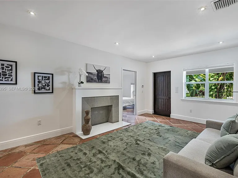 4150 Ventura Ave — Photo 8