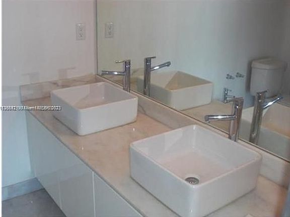 3rd image of 601 NE 36th St APT 1209