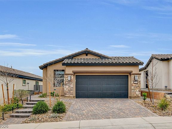 5th image of 74 Lake Bluff Ct