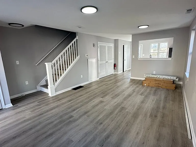 2242 Latona St — Photo 3