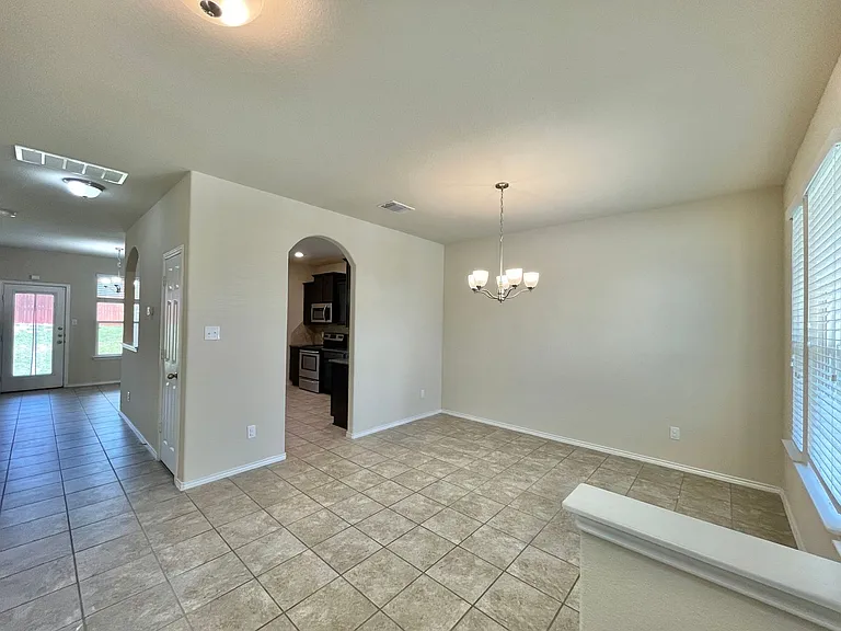 3311 Lorne Dr — Photo 3