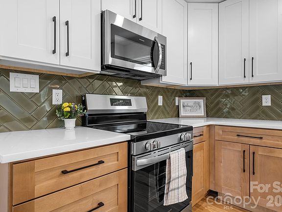 5th image of 715 Sunridge Dr