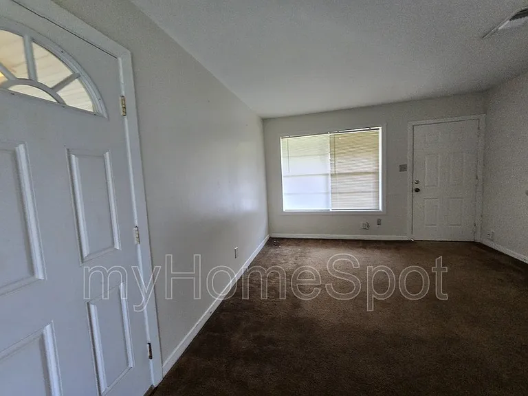 916 Twinbrook Ave — Photo 3