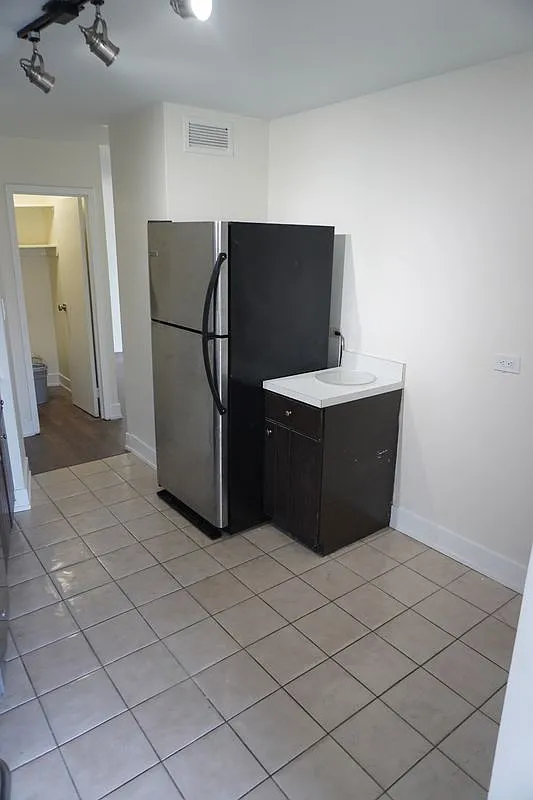 2 bed, 2.0 bath, 1375 sqft, $3,400 — Photo 4
