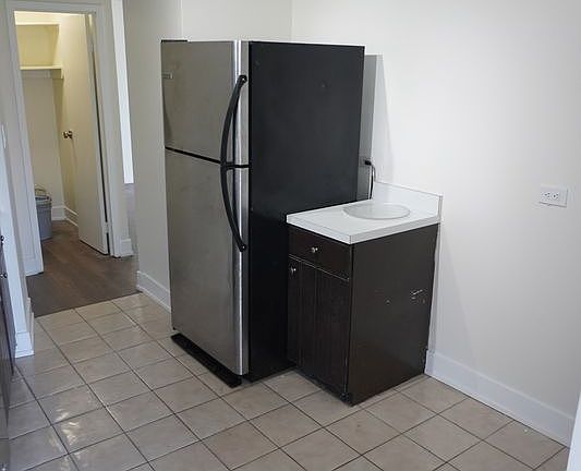 4th image of 3930 N Pine Grove Ave APT 901