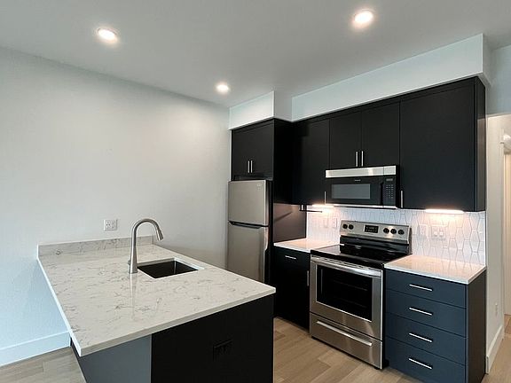 5th image of 1355 N Liberty St #304