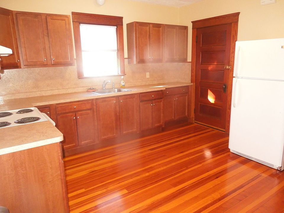 1st image of 44 Gentian Ave Floor 2