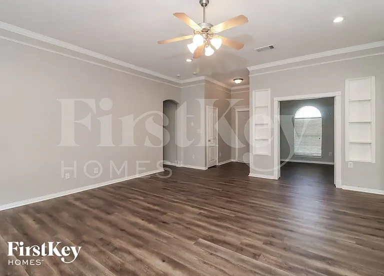 911 Joshua Dr — Photo 4
