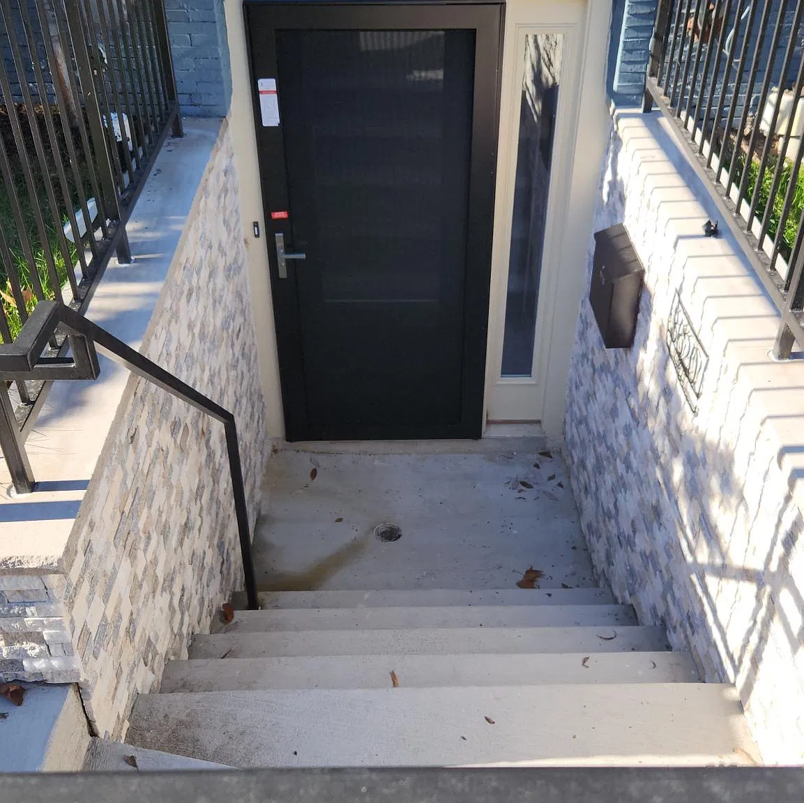 3 bed, 2.5 bath, 2000 sqft, $5,100 — Photo 2