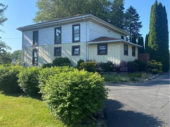 466 Broad St, Conneaut, OH 44030