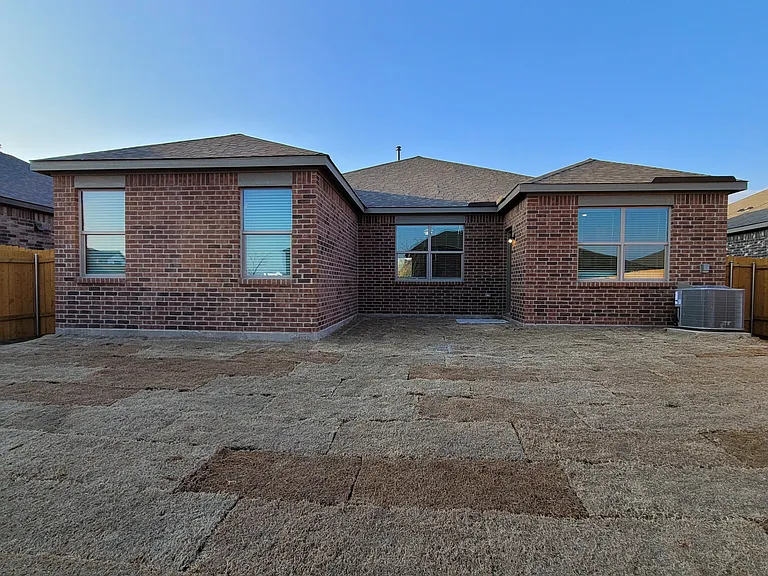 313 Zimmet Dr — Photo 5