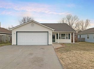 122 Kopp Dr, Manhattan, KS 66502
