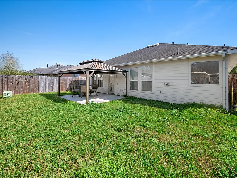 7414 Sabinal Creek Dr — Photo 8