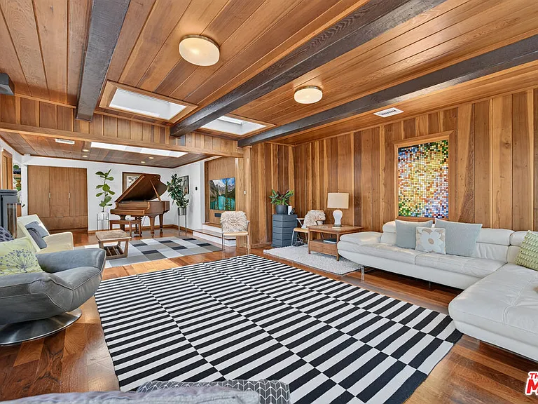 1738 Topanga Skyline Dr — Photo 1