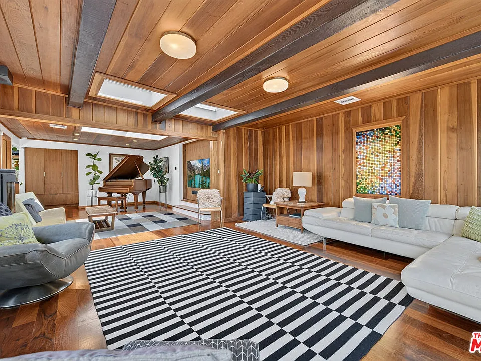1738 Topanga Skyline Dr