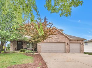 942 Meadowbrook Rd, Elwood, IL 60421