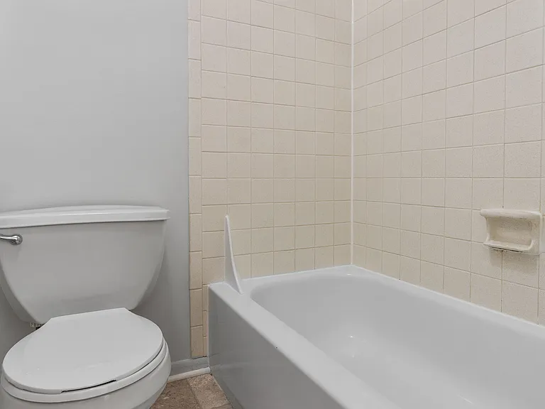 Creekside Terre Apartments — Photo 15