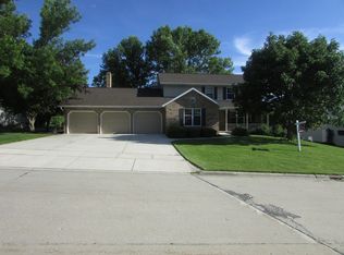 1412 N Bay Highlands Dr, Green Bay, WI 54311