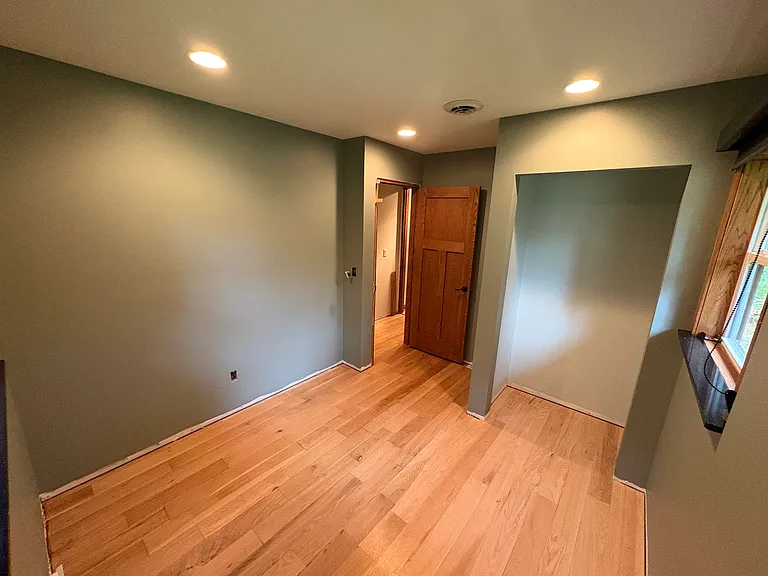 916 W Dean Ave — Photo 8