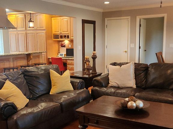 3rd image of 314 W Avenue J
