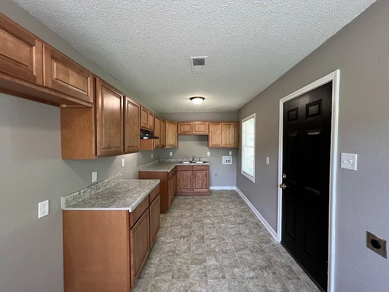 3715 Irma St — Photo 2