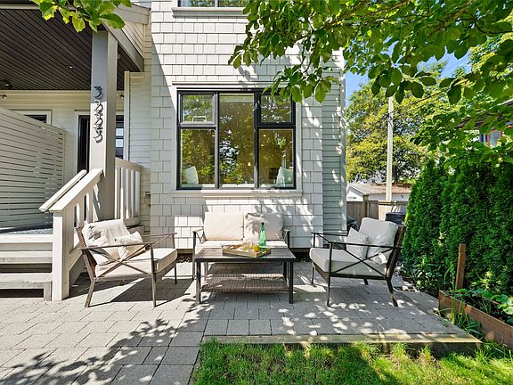 3rd image of 3223 Saint Catherines St