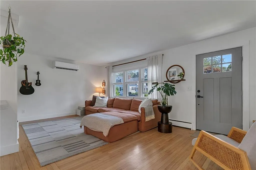 3 bed, 1410 sqft, $3,200 — Photo 3