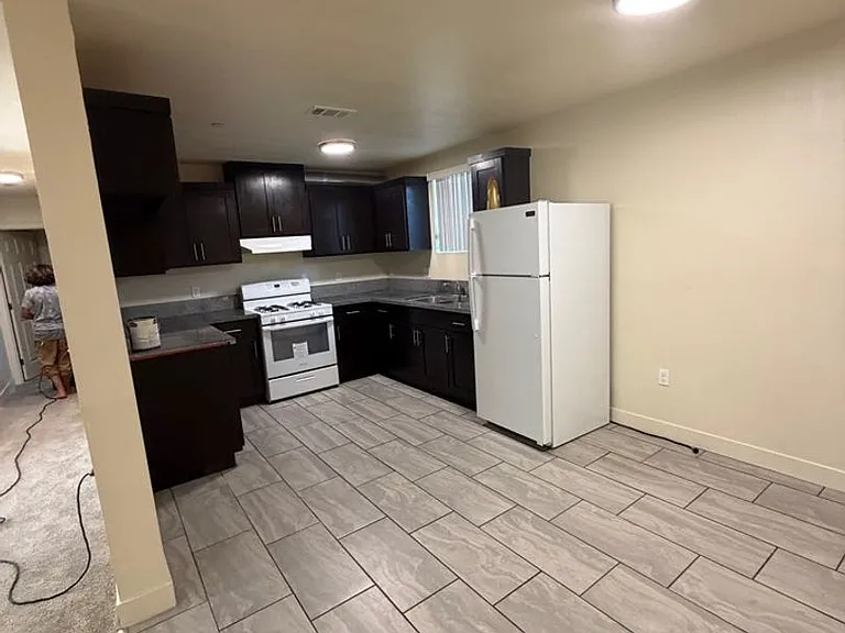 3839 Woodlawn Ave — Photo 56