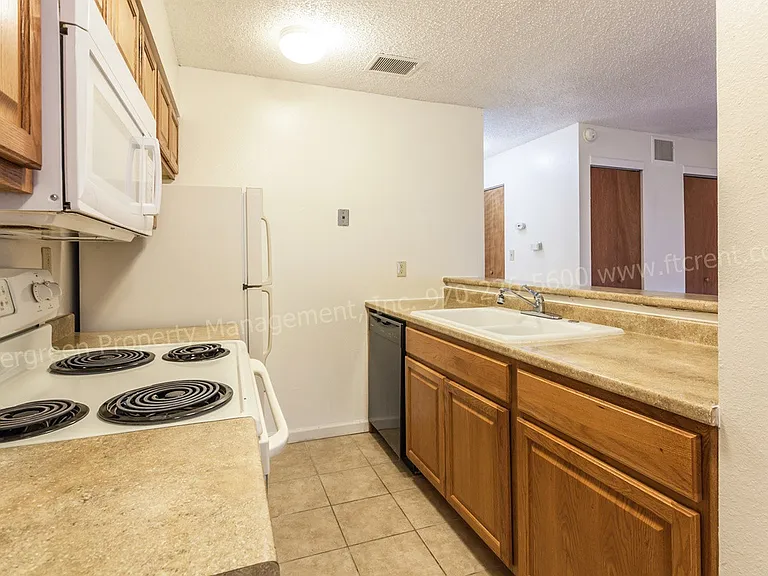 1705 Heatheridge Rd #G305 — Photo 10
