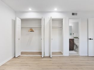 Thousand Oaks, Shawnee, KS 66203