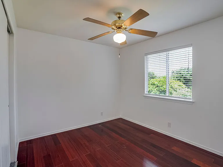 918 Estate Dr — Photo 12