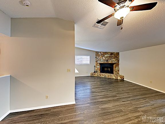 3rd image of 1300 Foxwood Dr