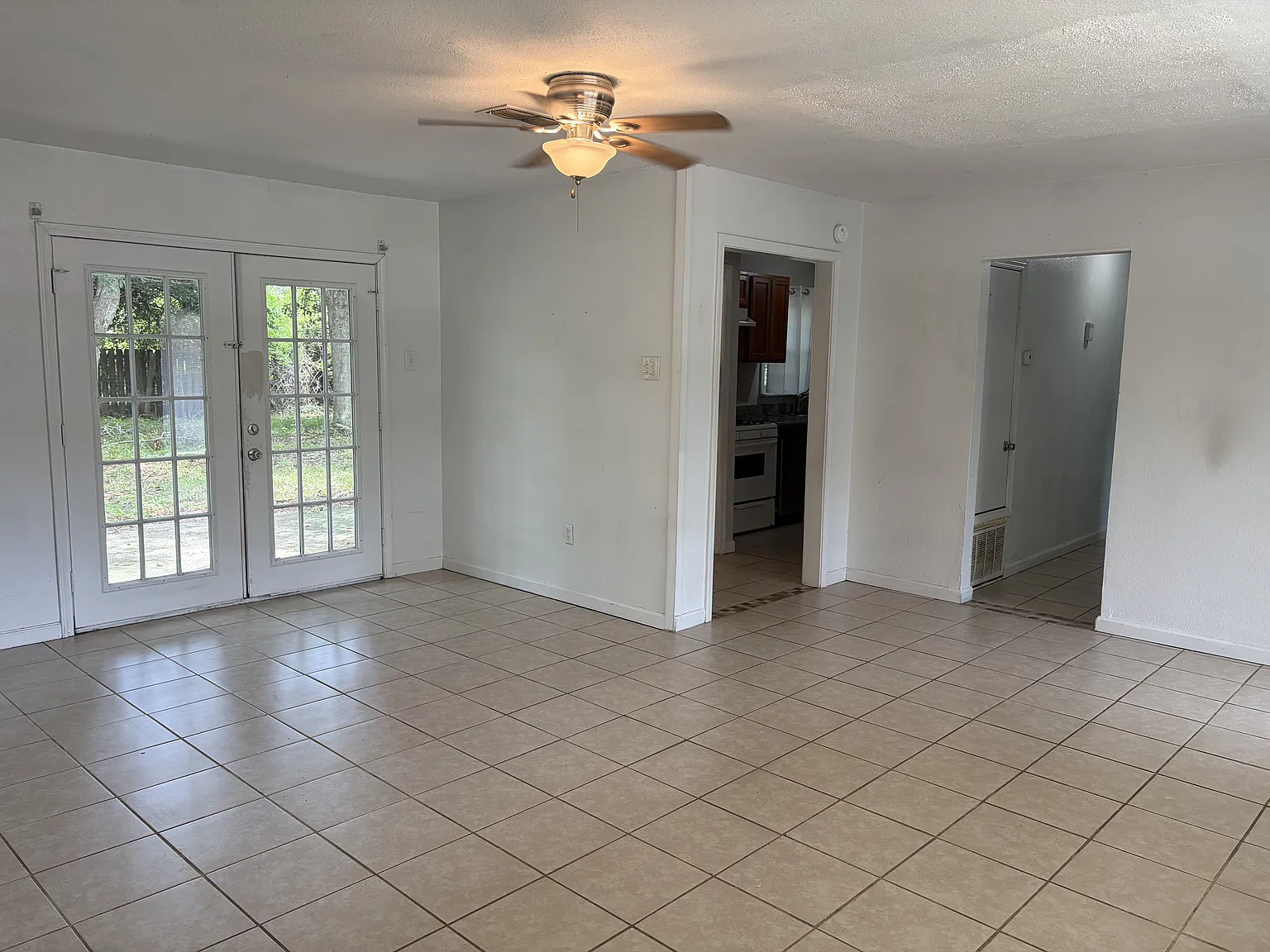 3 bed, 1366 sqft, $1,495 — Photo 2