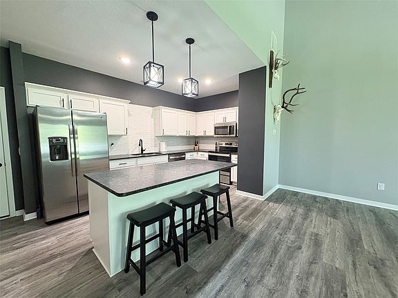 4th image of 423 Spring Crest Ln