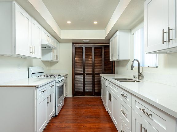 4th image of 414 Irving Ave APT 2