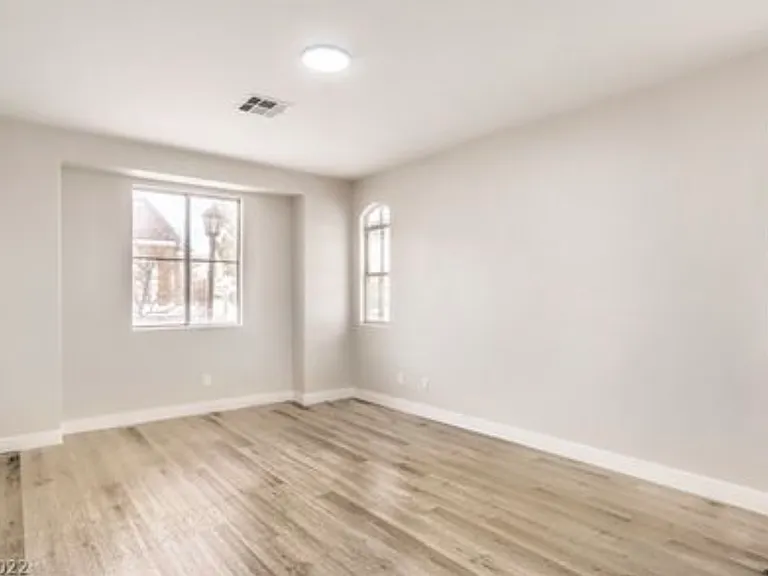 9101 Kings Town Ave — Photo 13