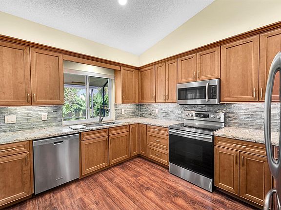 3rd image of 5641 Thornbluff Avenue