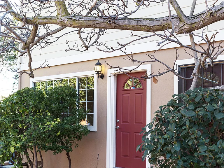 190 Gladys Ave #D — Photo 2