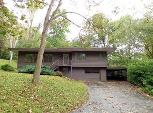 N2012 Wedgewood Dr E, La Crosse, WI 54601
