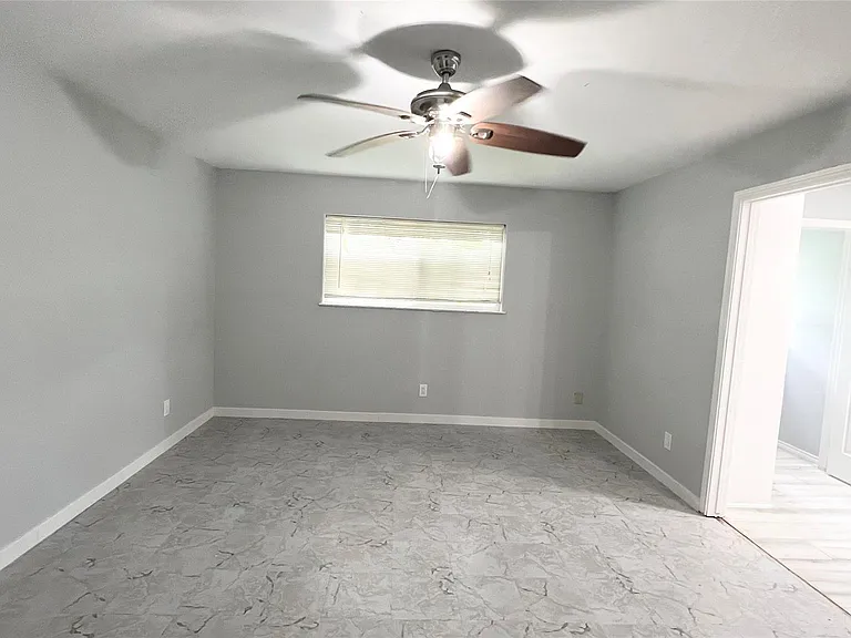 803 Glen Hollow Dr — Photo 9